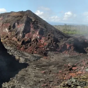 Hiking to the summit of Fissure 8 volcano