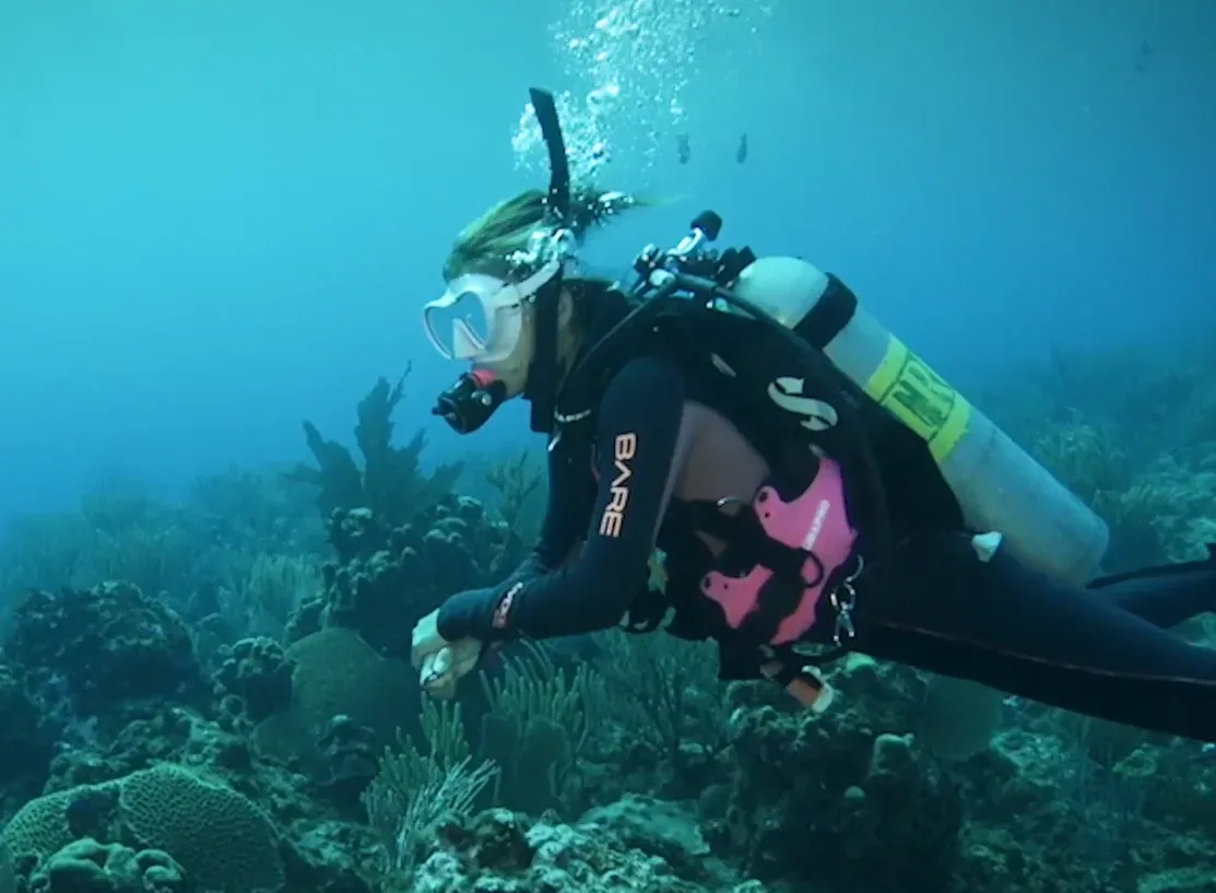 Diver preparing enriched air tank for nitrox specialty dive