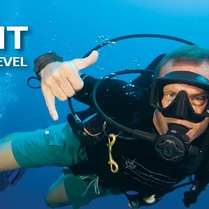 Beginner scuba divers preparing for two tank dive in Waikiki