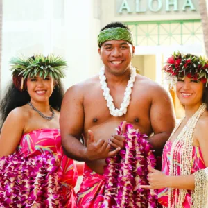 Classic seating arrangement for Hawaiian Luau events