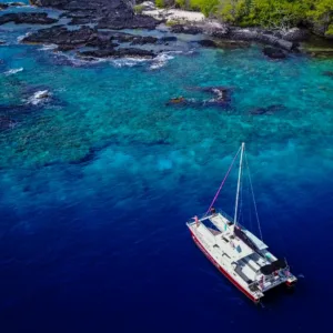 Snorkeling and sailing near Kealakekua Bay