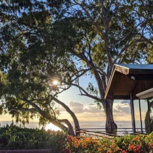 Group sunset tour at Liljestrand House in Honolulu