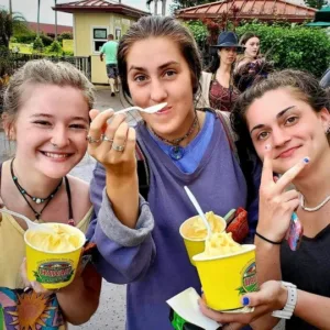 Families with children exploring Oahu foodie tour