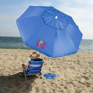 Rental umbrella and two beach chairs at Waikiki beach