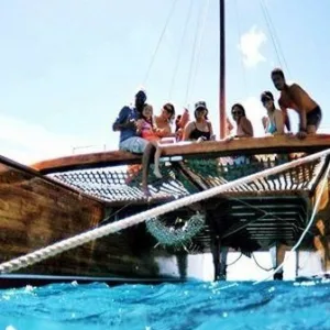Morning sail charter with breathtaking Kona coastline views