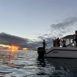 Relaxing sunset cruise along Oahu’s coastline