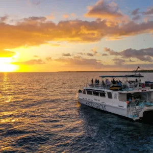 Dinner cruise combining historic sights with sunset views