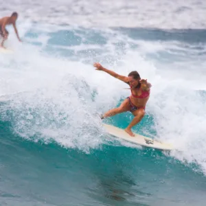 Professional surfer coaching on wave riding techniques